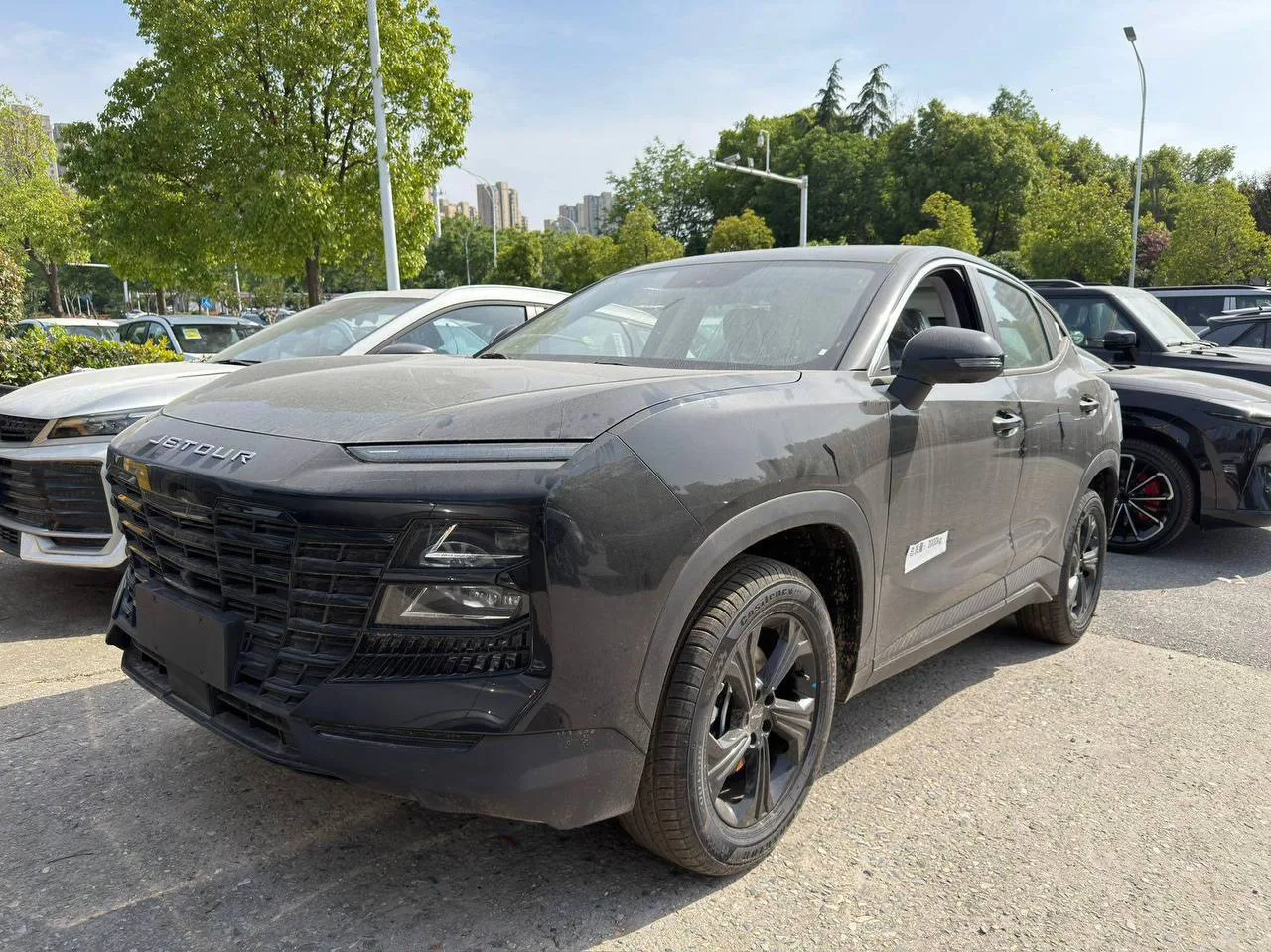 🚗 JETOUR DASHING YOUTH EDITION 1.5T DCT DELUXE

📅 Год выпуска: 2026
⚙️ Двигатель: 1.5T, бензин, 15