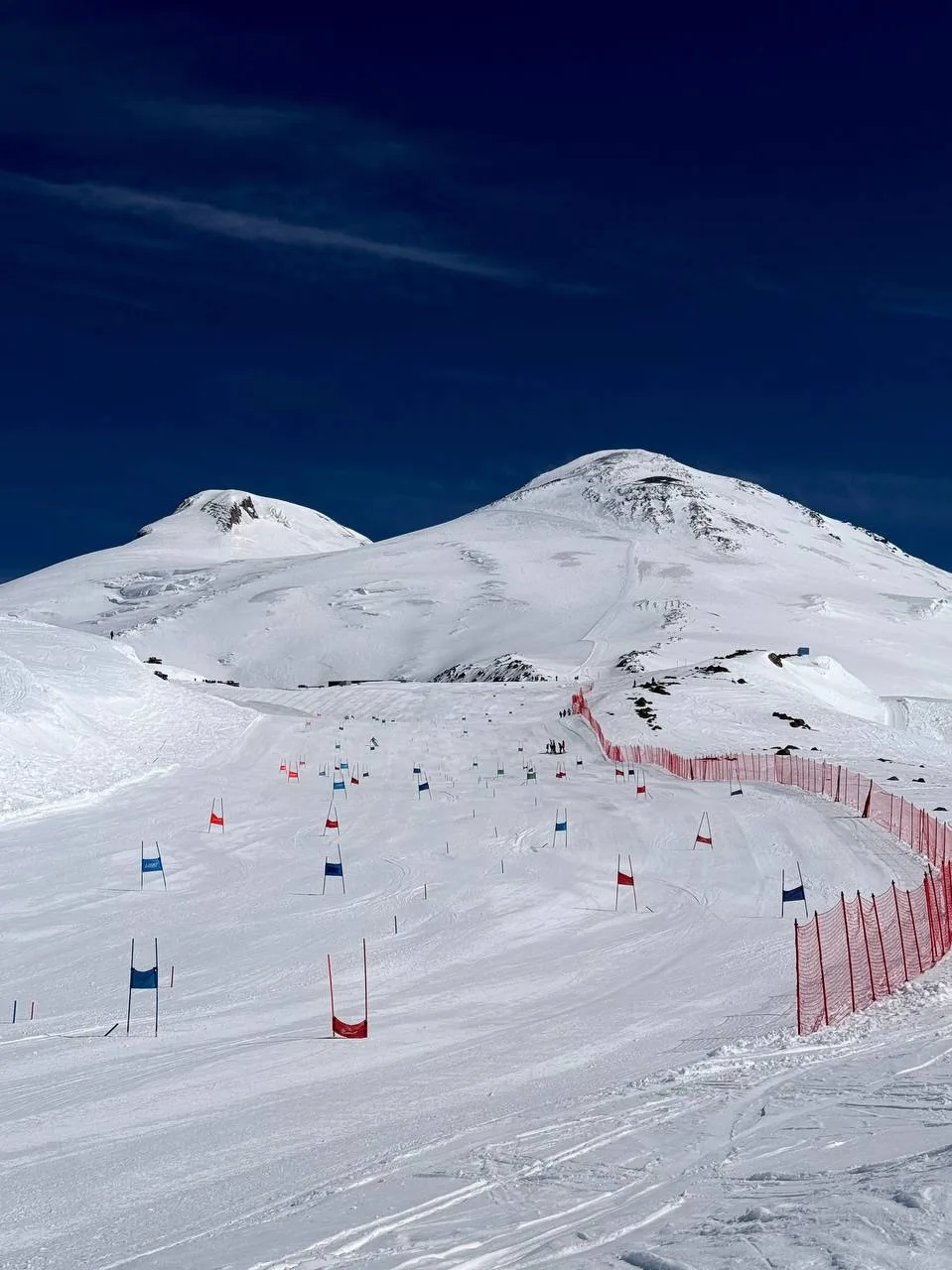 🏔️Врываемся в рабочую неделю после длинных выходных вместе с красотой и величием Эльбруса

С таким 