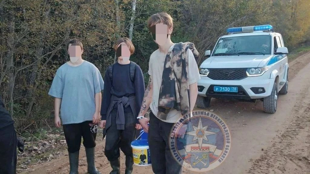Спасатели вывели подростков из леса