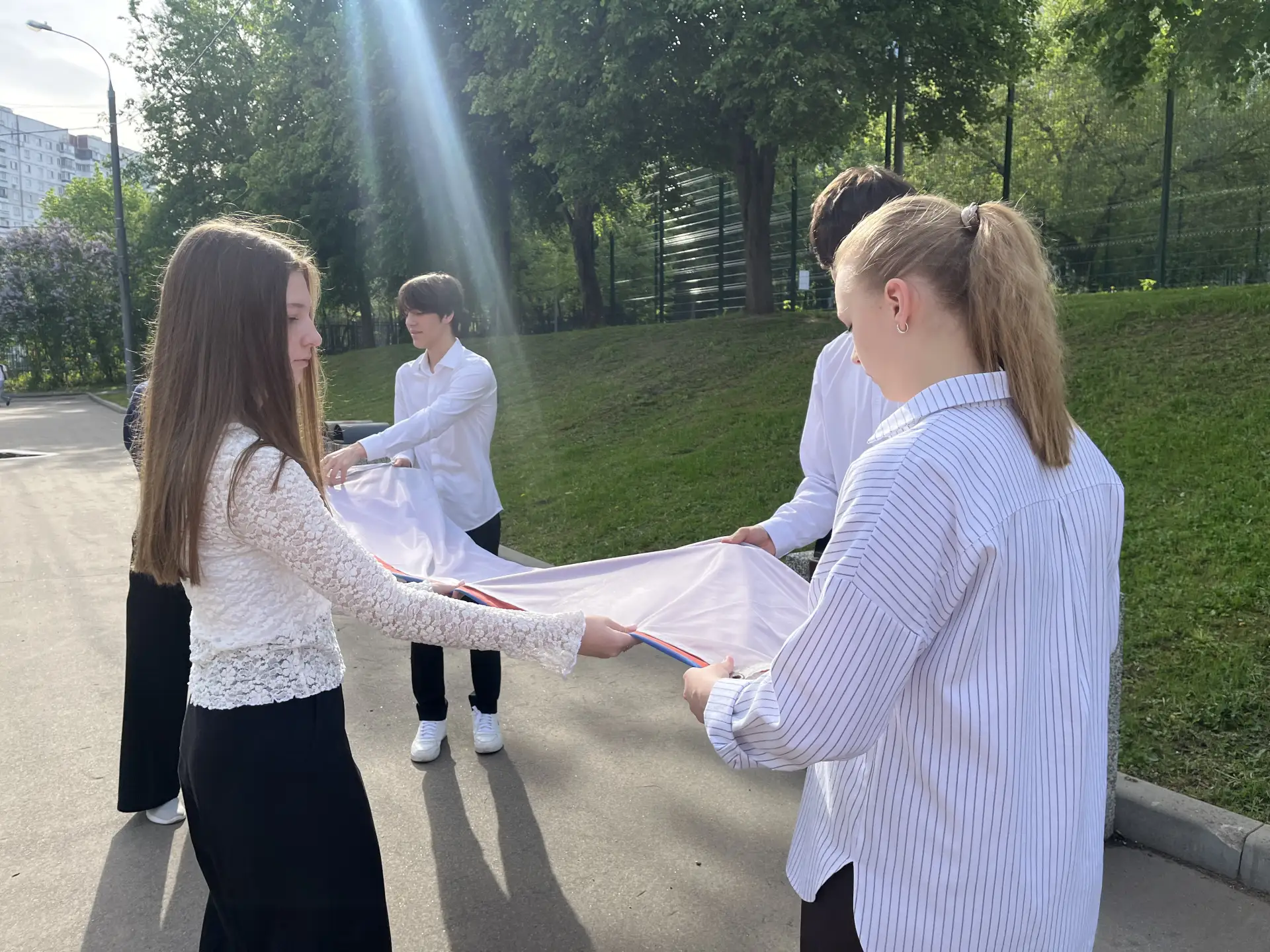 ЦЕРЕМОНИЯ ПОДНЯТИЯ ФЛАГА  🇷🇺 Новая учебная неделя по традиции началась с торжественной церемонии под