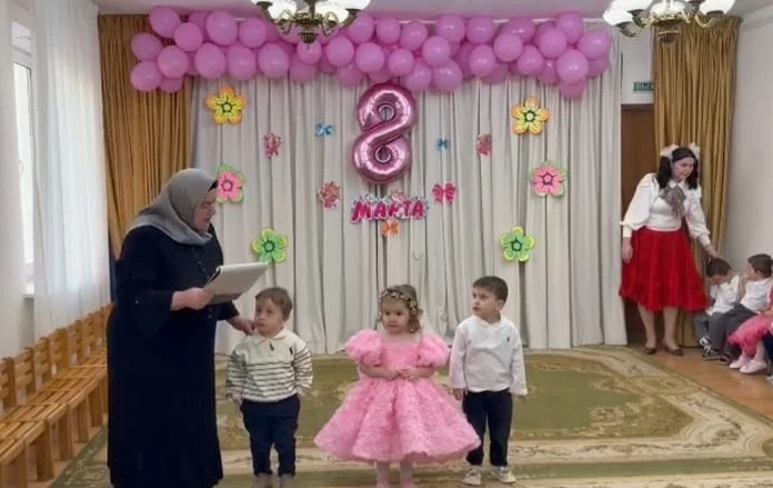 Сегодня с женским днем, поздравляли, самые маленькие!🥰😍🌸🌷🌸