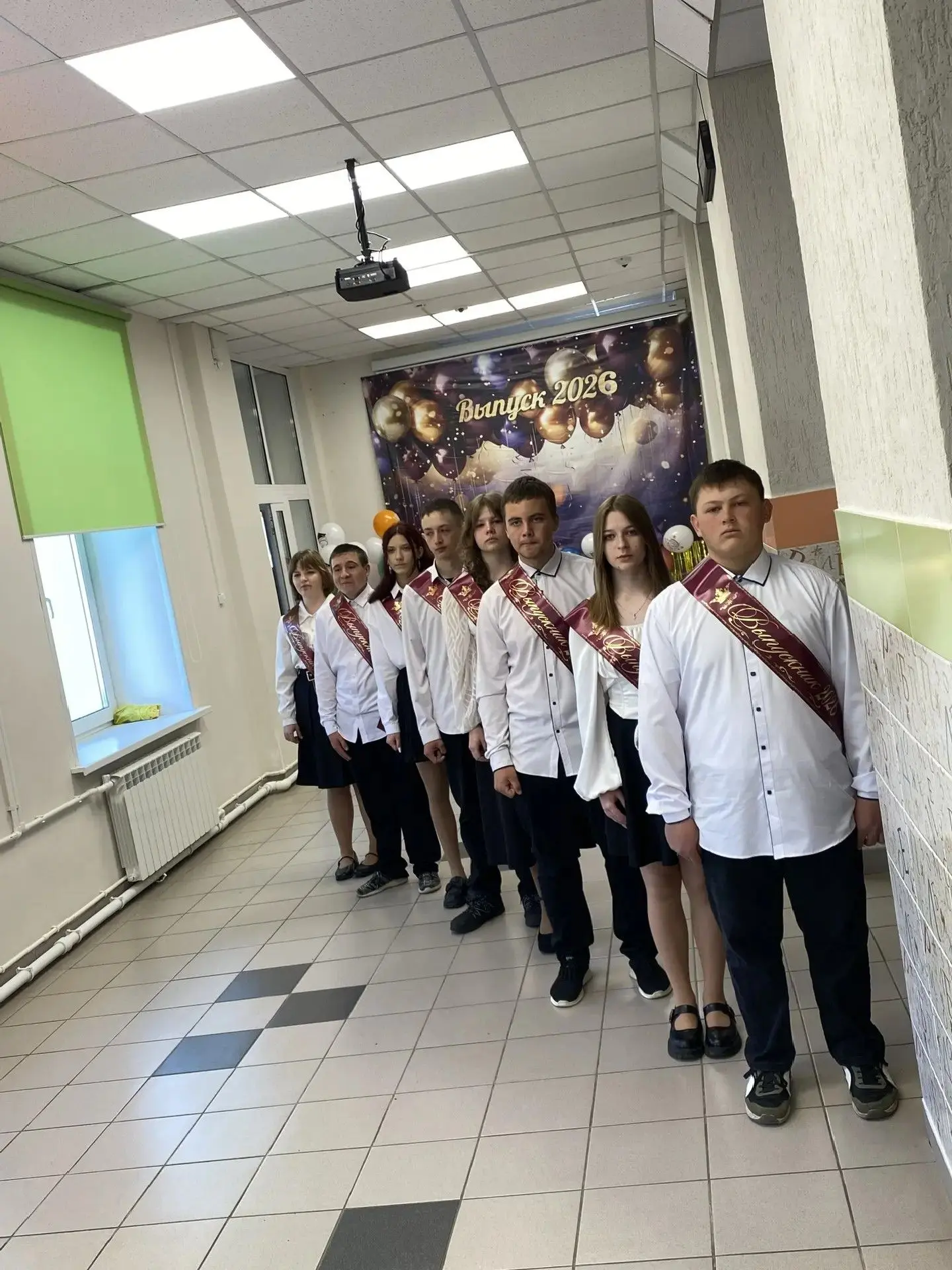 Последний звонок прозвенел!
Сегодня для 9 и 11 классов настал трогательный момент прощания со школой