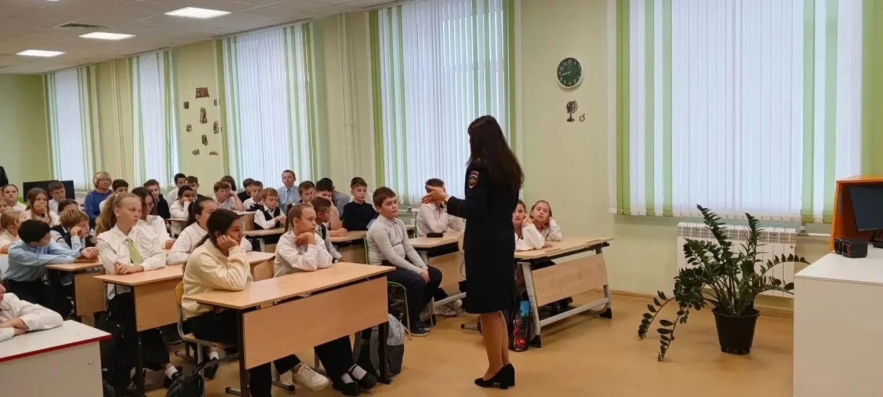 Сегодня в школе прошел необычный классный час.