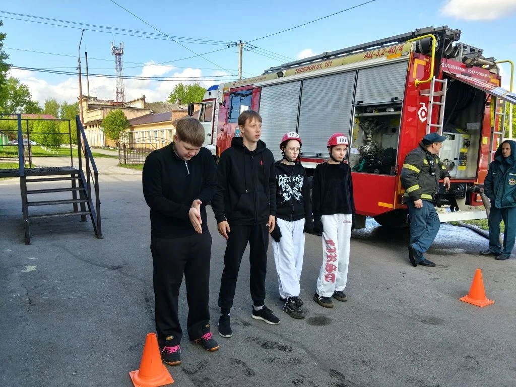 Команда ДЮП ШКОЛЫ 25 приняла участие в городских соревнованиях "Юные пожарные"  С огнем 🔥участники  