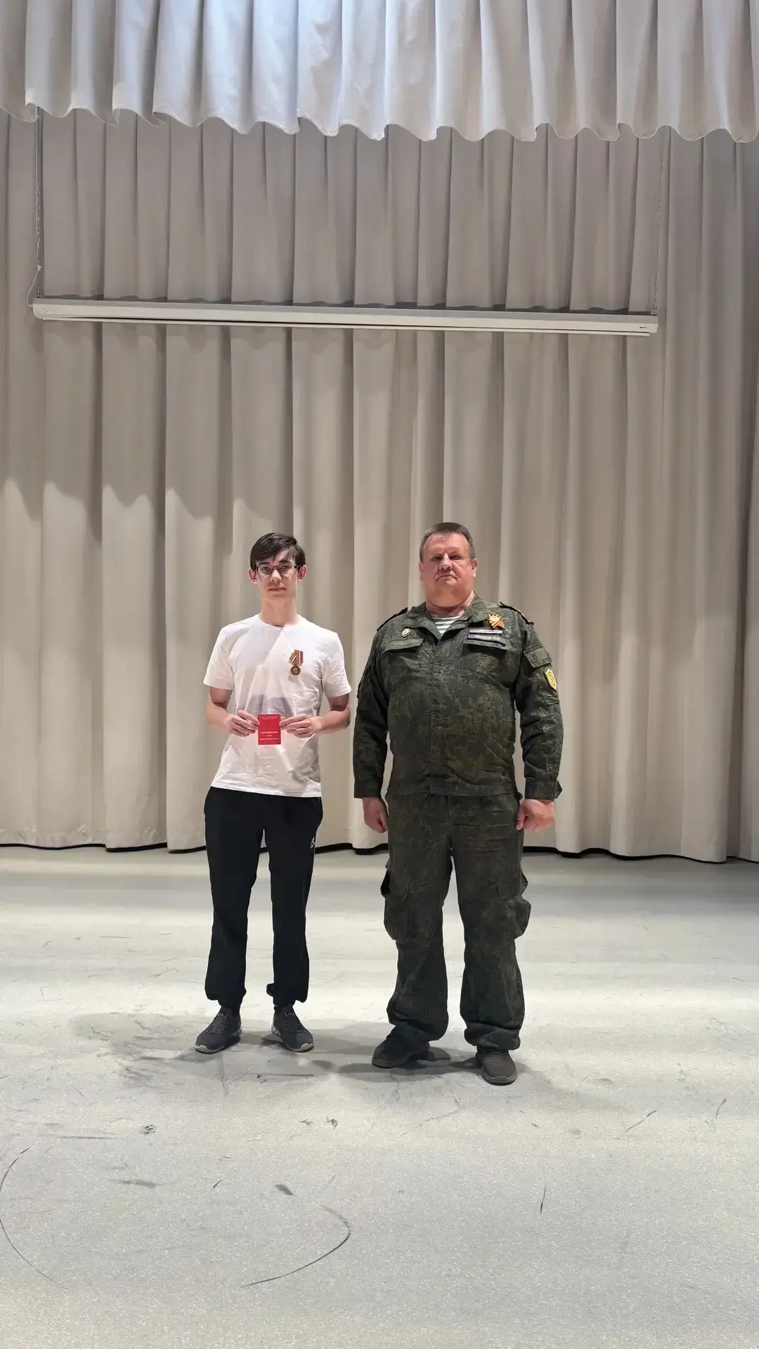 Сегодня на нашей традиционной линейке произошло знаменательное событие! Студента группы 11 Э Кудрина