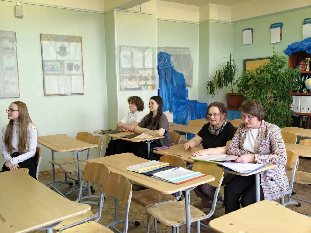 Сегодня в 10 классе прошла защита проектов и исследовательских работ.  Кто-то блестяще защитил свой 