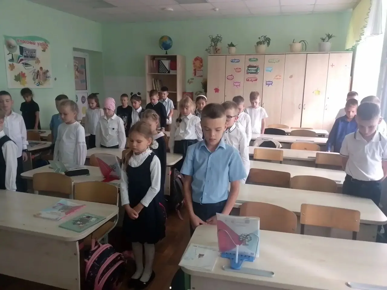 Сегодня, 3 сентября, в День солидарности в борьбе с терроризмом, учащиеся 2 «А» класса ...