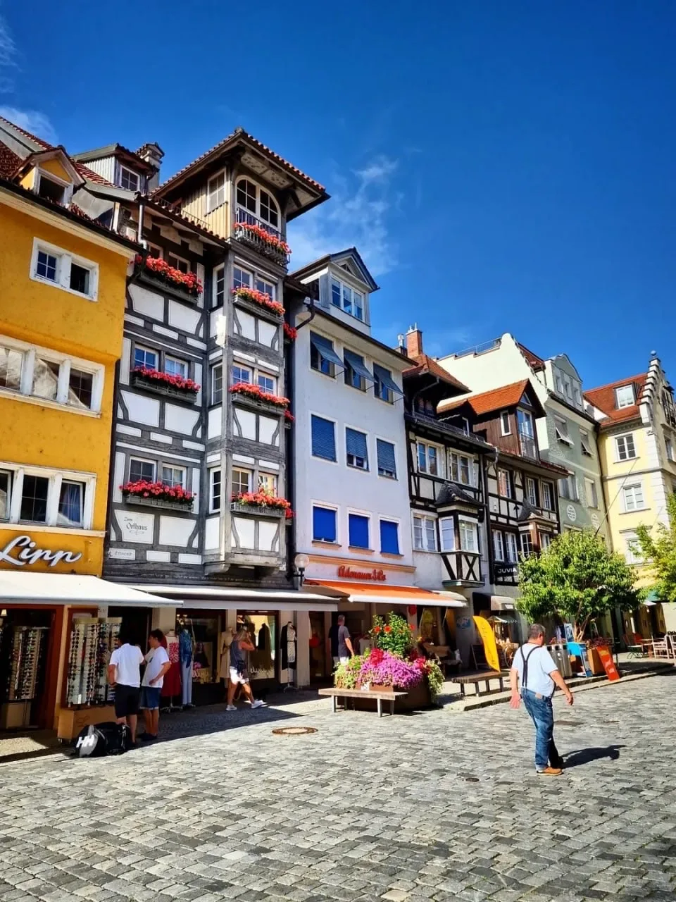 Линдау (нем. Lindau) — исторический город на острове в восточной части Боденского озера, районный це