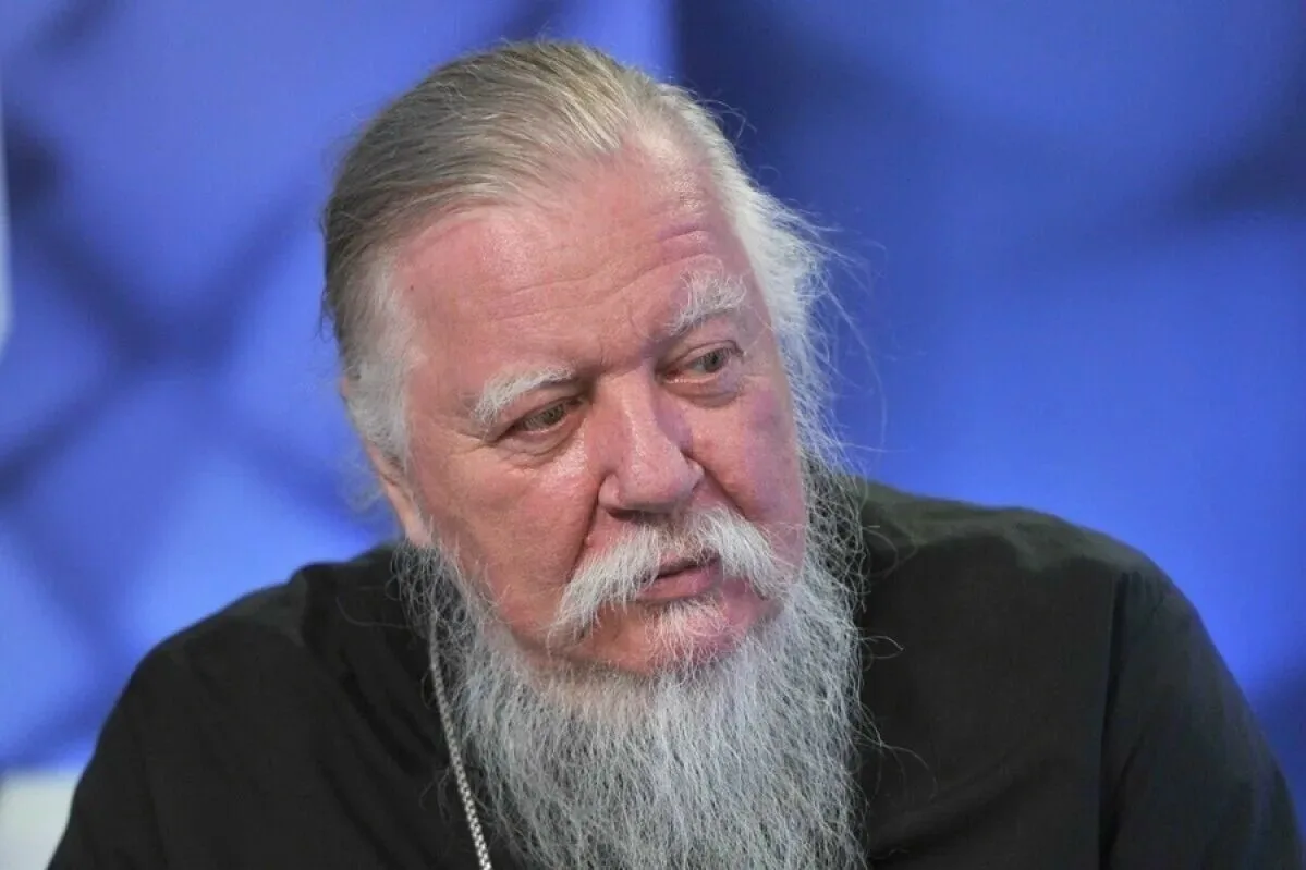 Отец Димитрий, при встрече с беременной женщиной, которая хочет сделать аборт, что должен сказать св