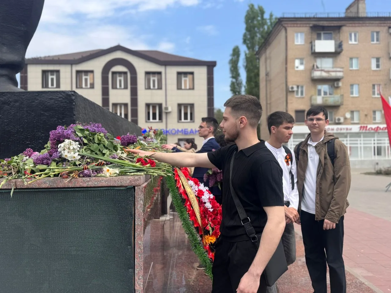 С Днём Победы! Мы помним! Мы гордимся🎗️!   Сегодня обучающиеся нашего лицея вместе с классными руков