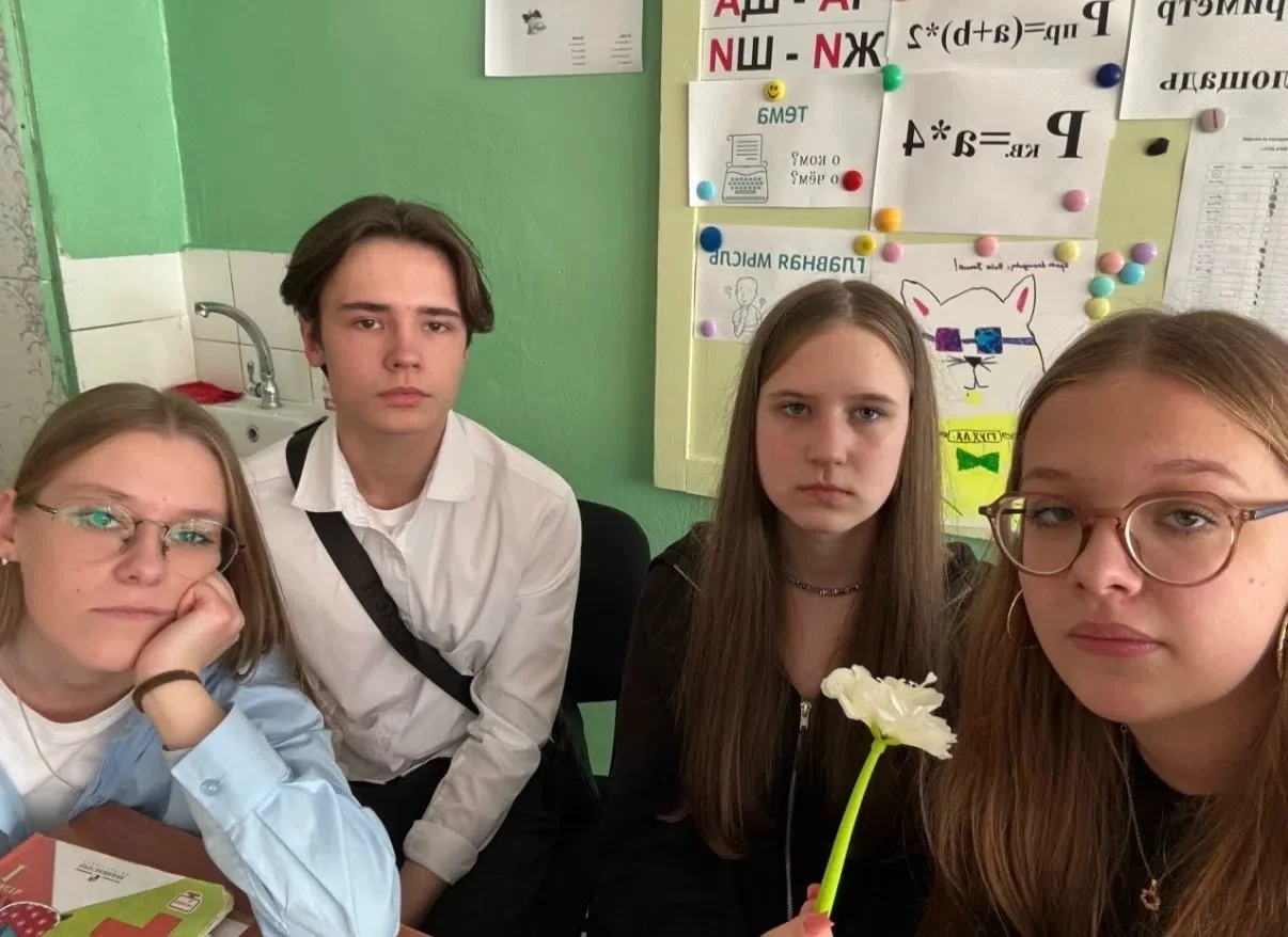 9 дней до приказа ⏳

На фото выпускники грустно вздыхают по школе… 😢 Ну, то есть, так это выглядит 