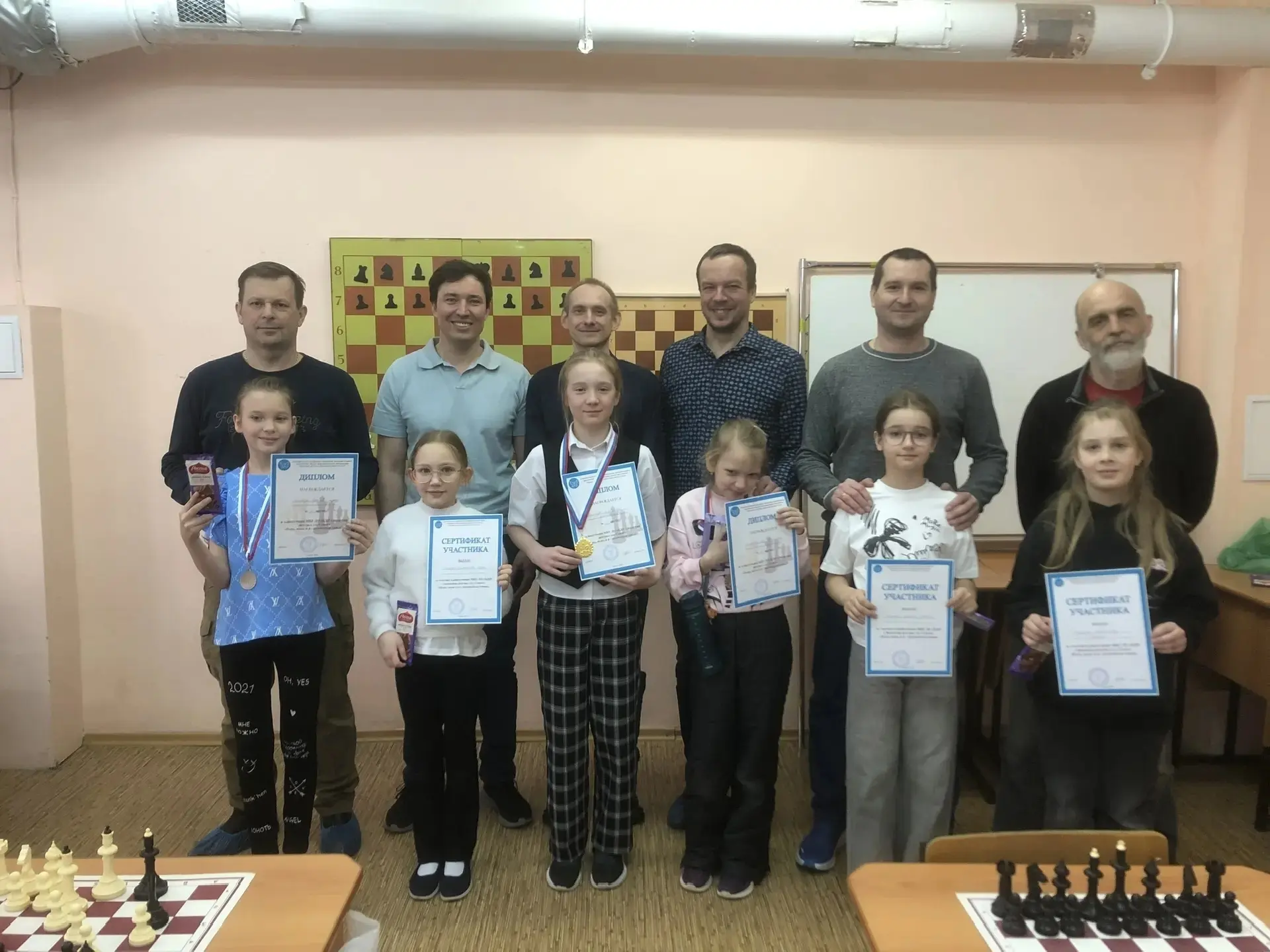 7 марта  в клубе по месту жительства "Калейдоскоп" прошел блицтурнир по шахматам ♟️«Пап...