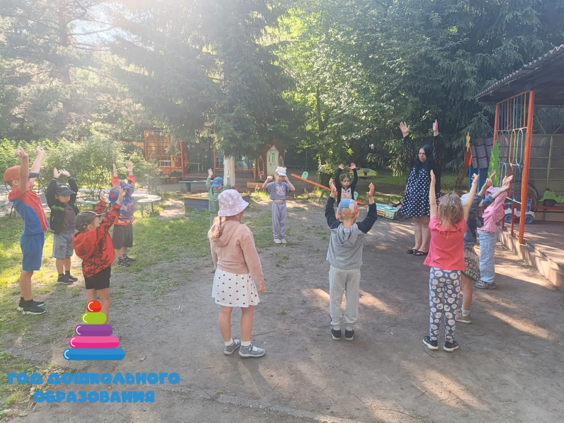 Утро начинается с зарядки!
Каждое утро в нашем детском саду начинается с зарядки, которая позволяет 