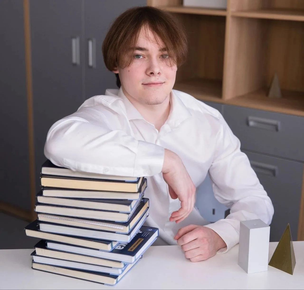 Пестов Алексей.
Математика профильный уровень ЕГЭ 98 баллов.
Учитель Анисимова Е.Ю.