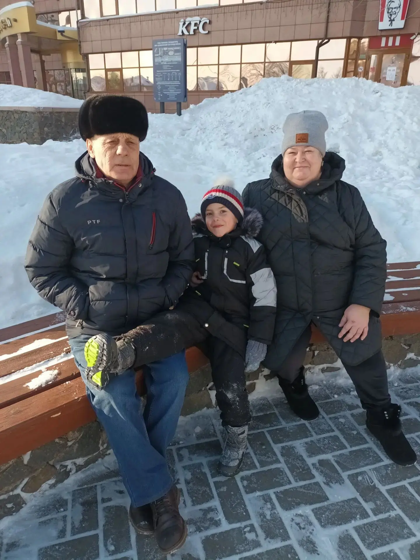 Вы — хранители семейных традиций и ценностей, ваша мудрость освещает наш путь. Пусть ка...