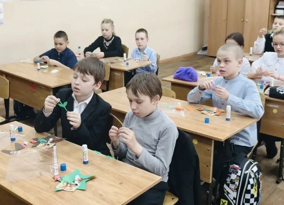 🕊️Мастер-класс Победы🕊️  Нас посетили представители Мемориала "В честь героев Курской Битвы" – Ольга