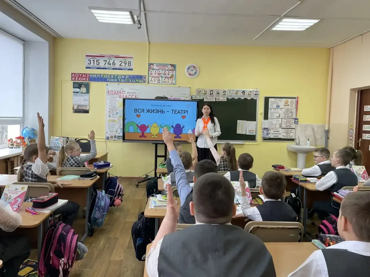 🎭27 марта отмечается Всемирный день театра.
🔎 Театр - это удивительное место, где царит атмосфера 