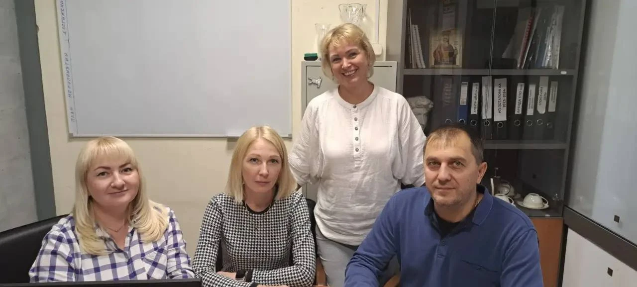 Вчера Елена, мой партнер, провела такую короткую встречу прям на работе среди коллег - ...