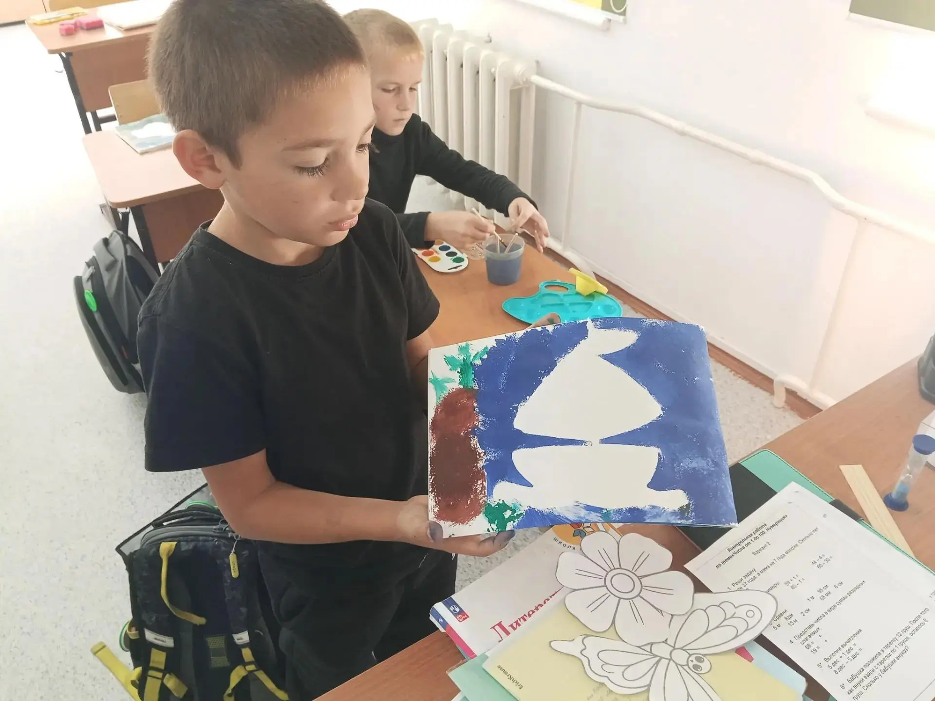 Необычный урок ИЗО во 2 классе: Рисуем поролоном! 🖌️🧽Сегодня учитель Юлия Олеговна пр...