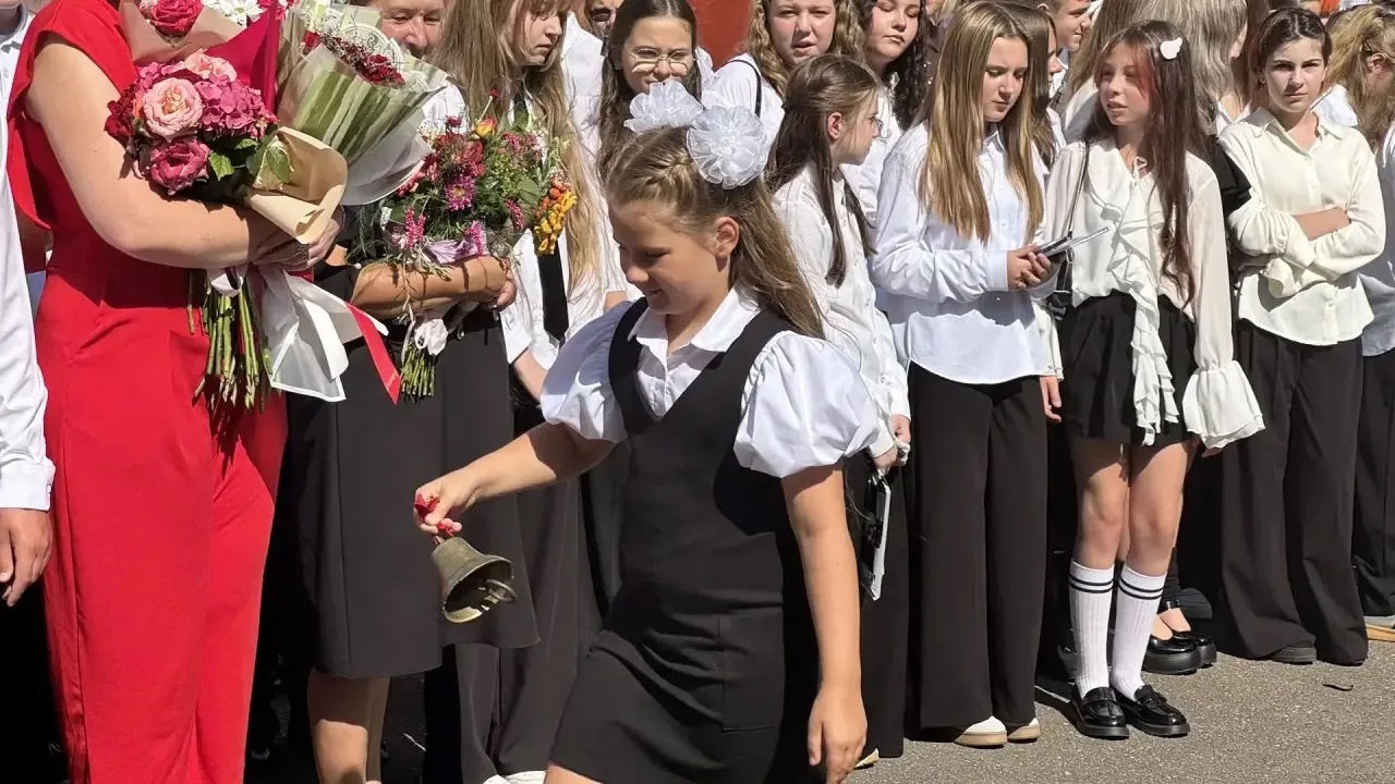 🔔🍂Сегодня у нас прошла вторая праздничная линейка для наших 2, 3, 6, 7 и 8 классов. М...