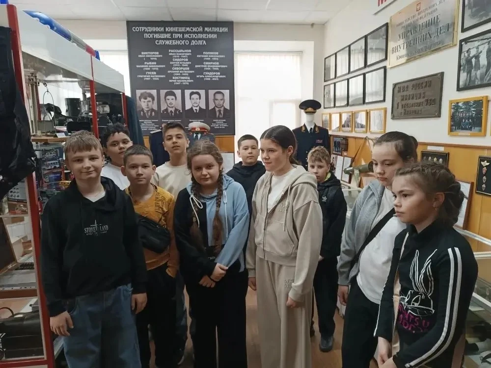 📸 Пятиклассники — в гостях у истории правопорядка 👮‍♂️  Учащиеся 5 «В» класса побывали в Музее истор