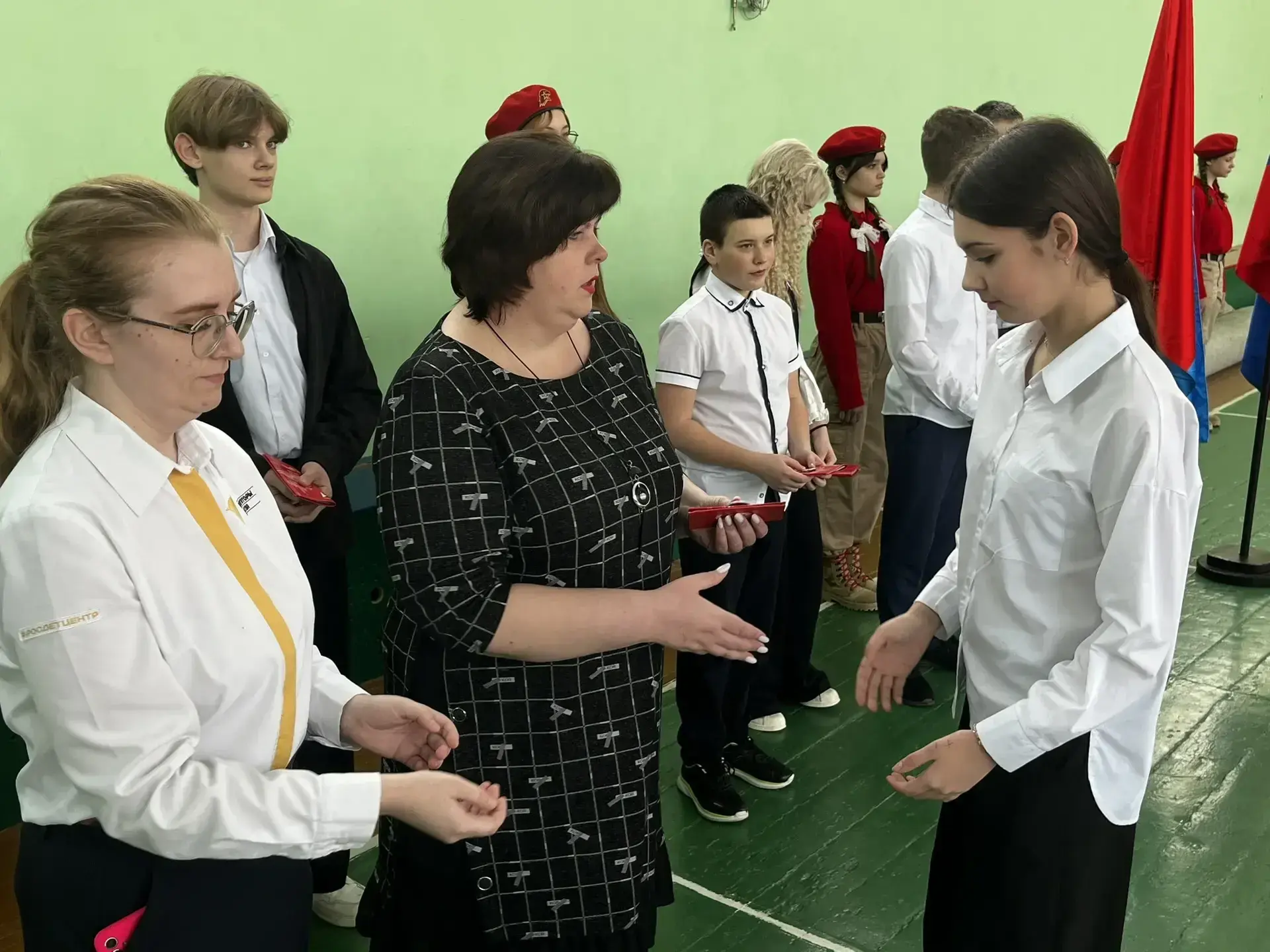 🇷🇺 Торжественная линейка в 7‑х классах: важные моменты взросления и признания заслуг 🇷🇺  2 марта про