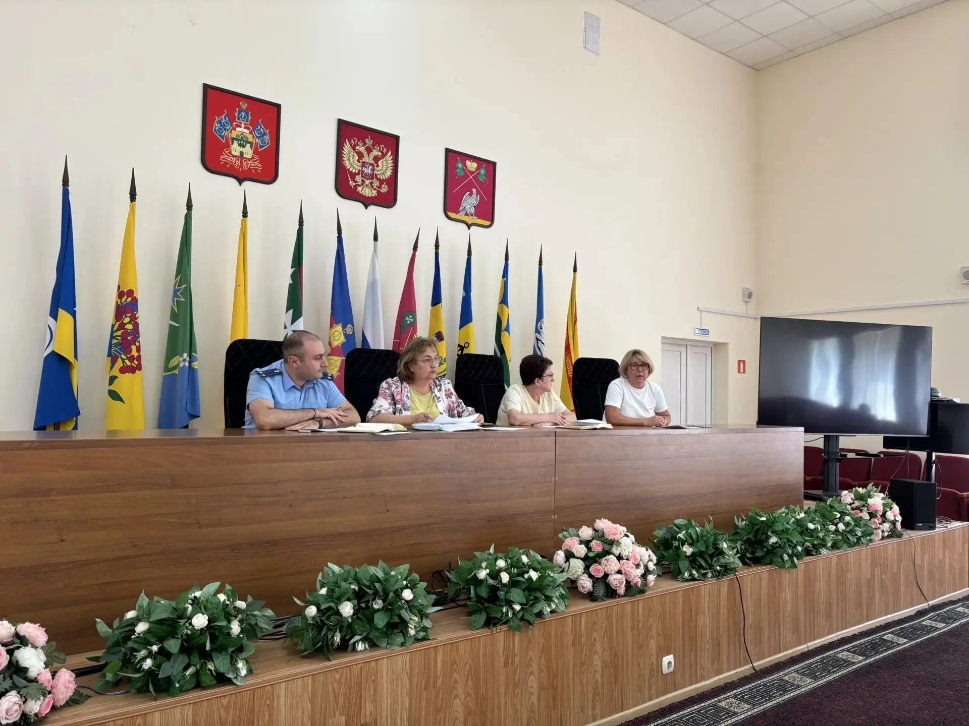 В станице Выселки состоялось заседание межведомственной комиссии по урегулированию задо...