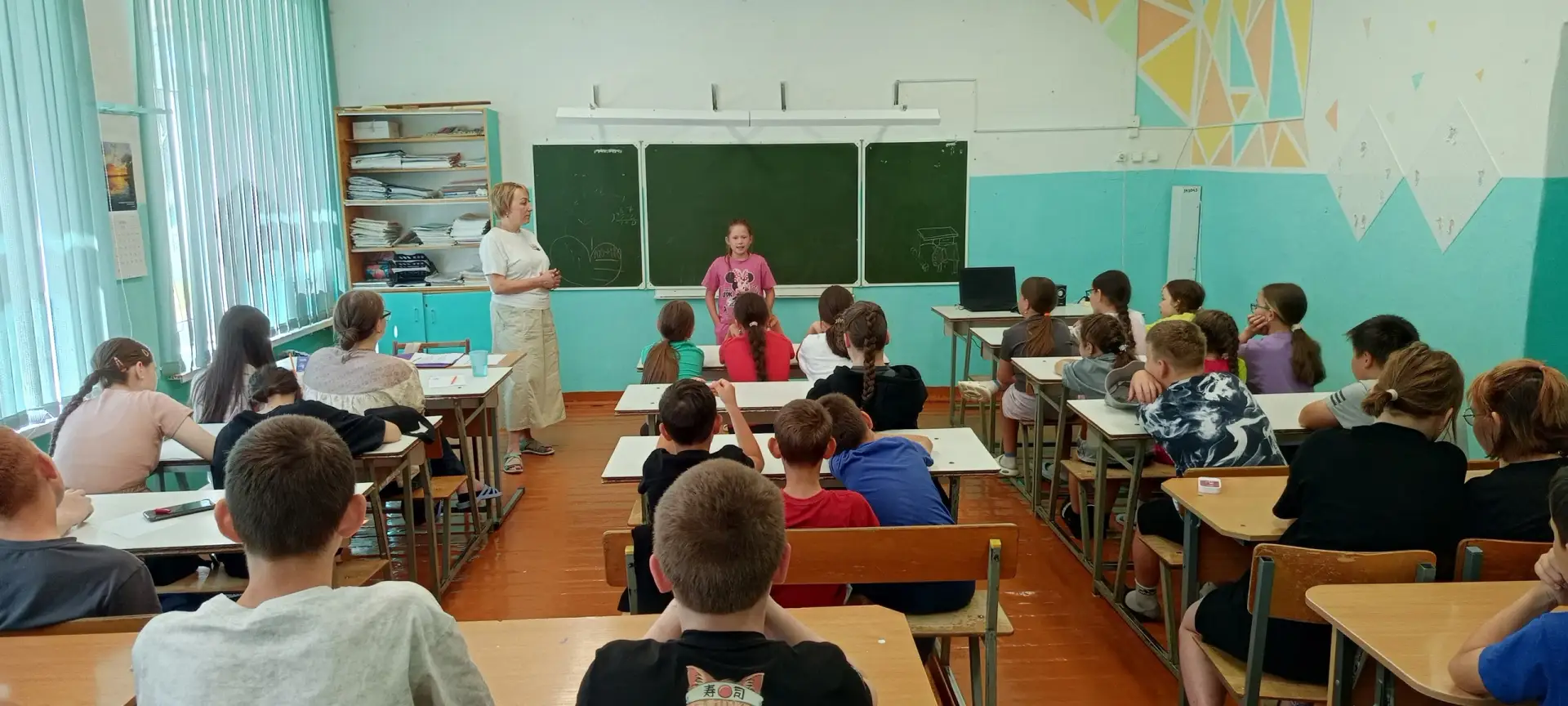 Гудели, шипели и говорили на камеру!

В школьном лагере в Бобье - Уче было шумно. Но не потому, что 