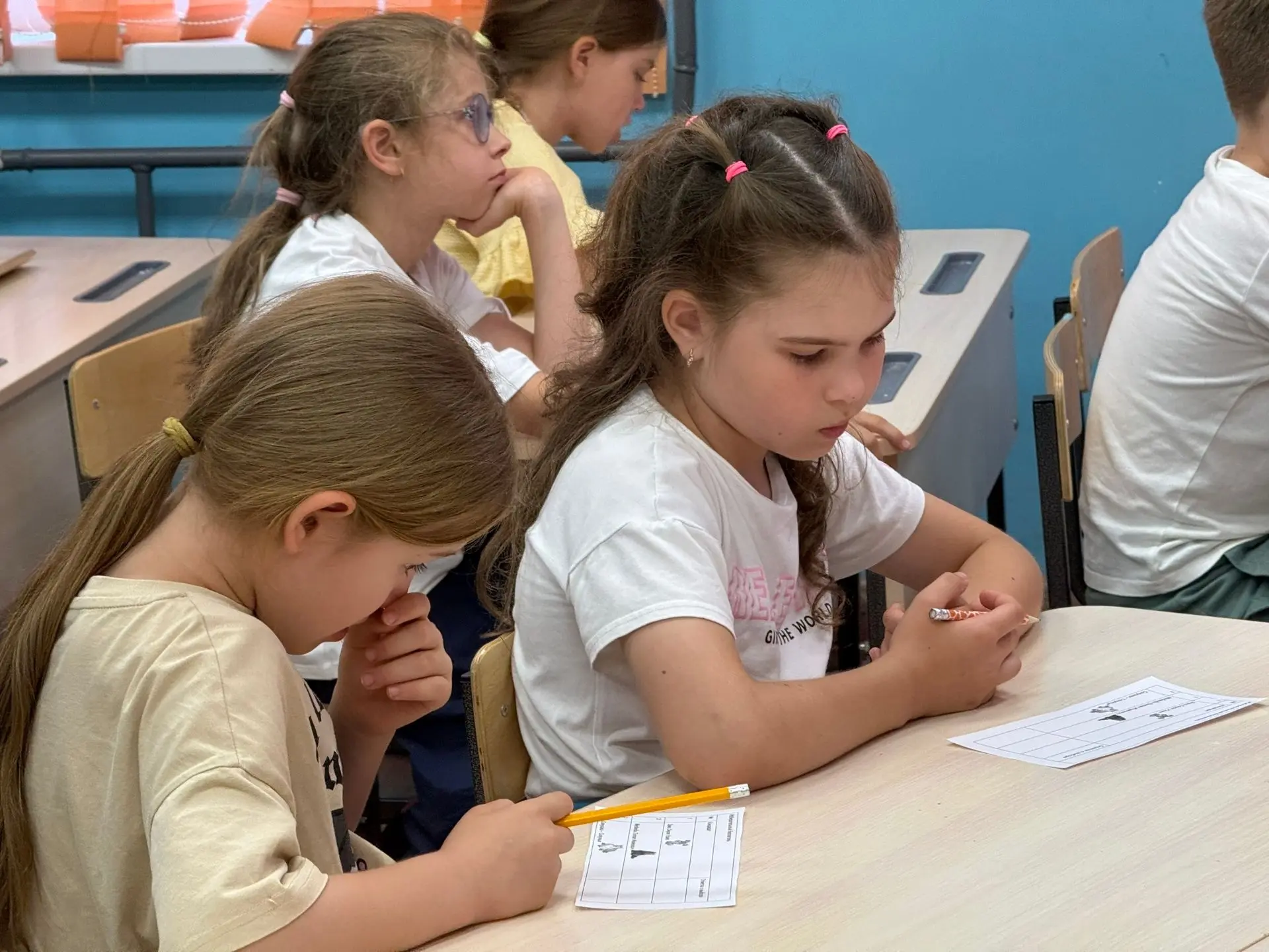 🗳️ Учимся выбирать!
Сегодня в лагере «Улыбка» прошёл необычный урок гражданственности 😊Начальник л