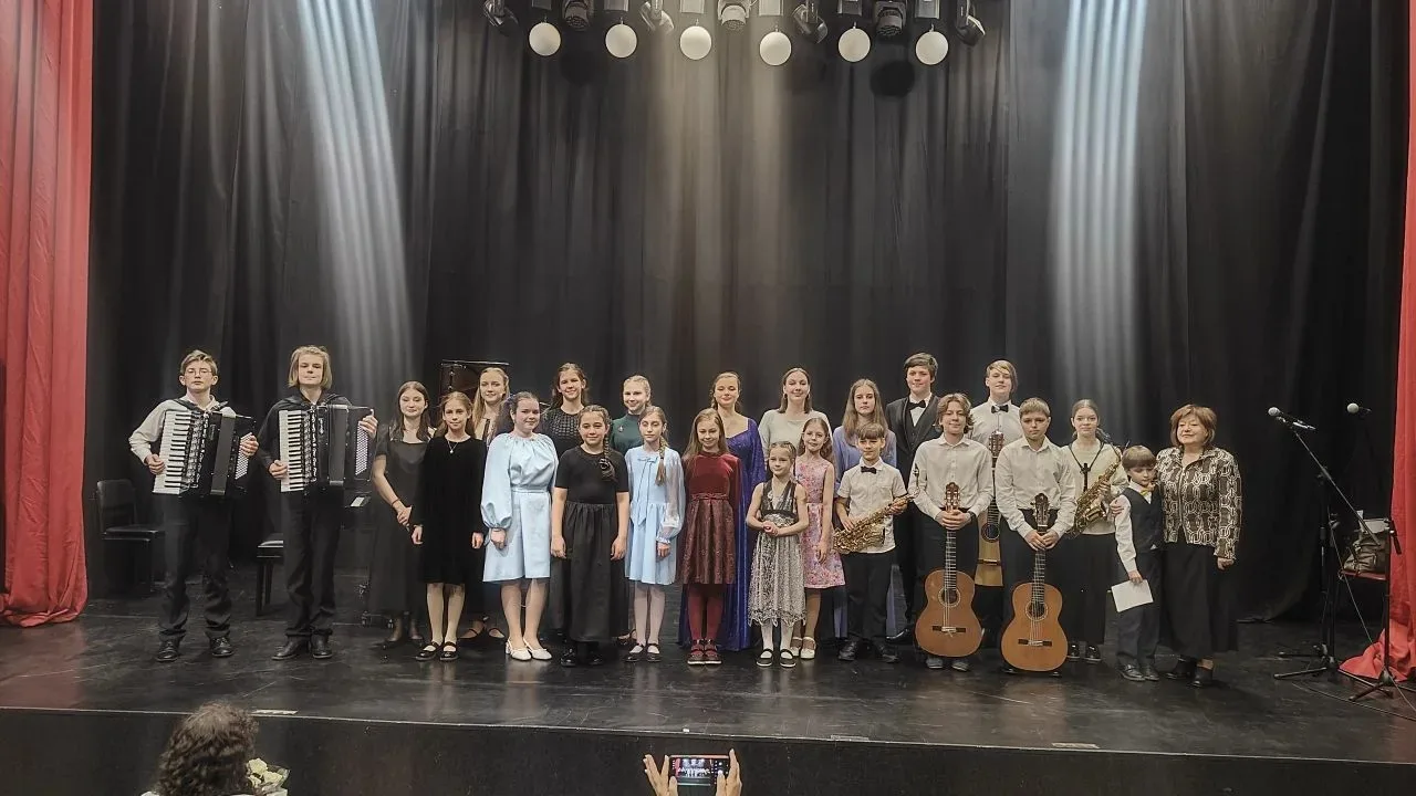 🎶🌺29 мая в КЦ"Меридиан" состоялся концерт, который ознаменовал окончание учебного год...
