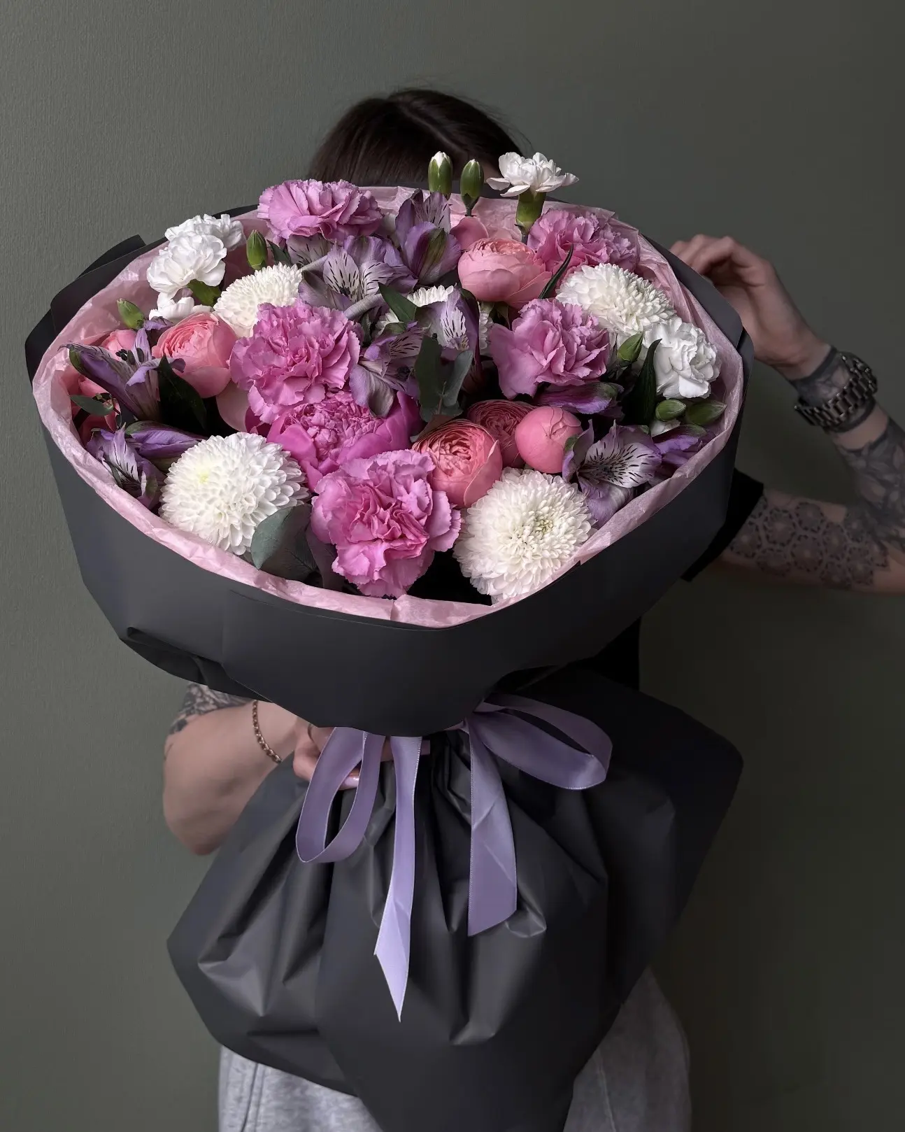 Каждый день свежие готовые букеты на нашей цветочной витрине 🌸