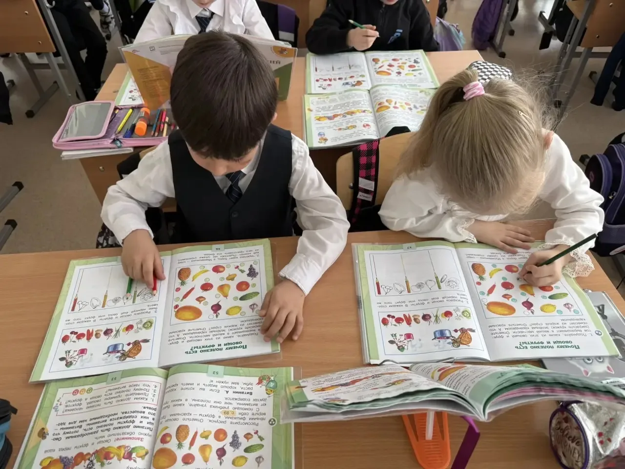 🍏✨ О правильном питании ✨🍎  Сегодня ученики 1 А класса узнали, как еда влияет на энергию, настроение