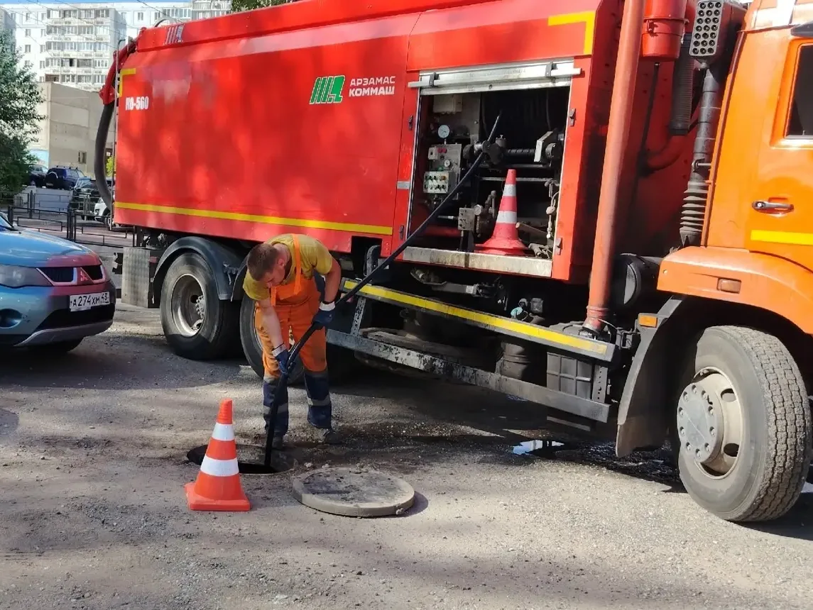 В рамках исполнения муниципального контракта по содержанию улично-дорожной сети ежеднев...