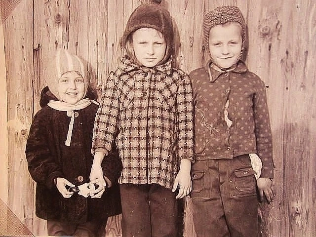 Когда мы были маленькими, мы не парились по поводу того, что нам одеть. Нас одевали род...