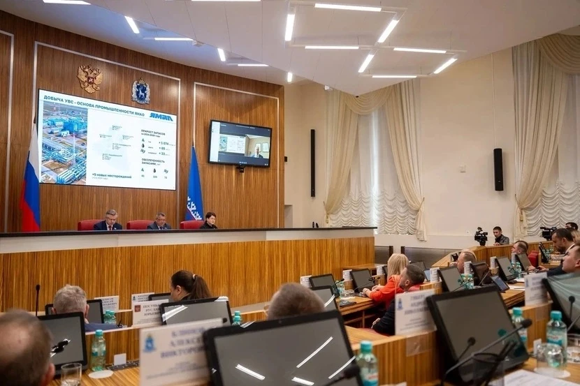 На первом после летних каникул заседании Законодательного Собрания Ямала депутаты заслу...