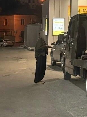 Полтора часа простояли в очереди на заправке — а одна из машин в итоге уехала, даже не ...
