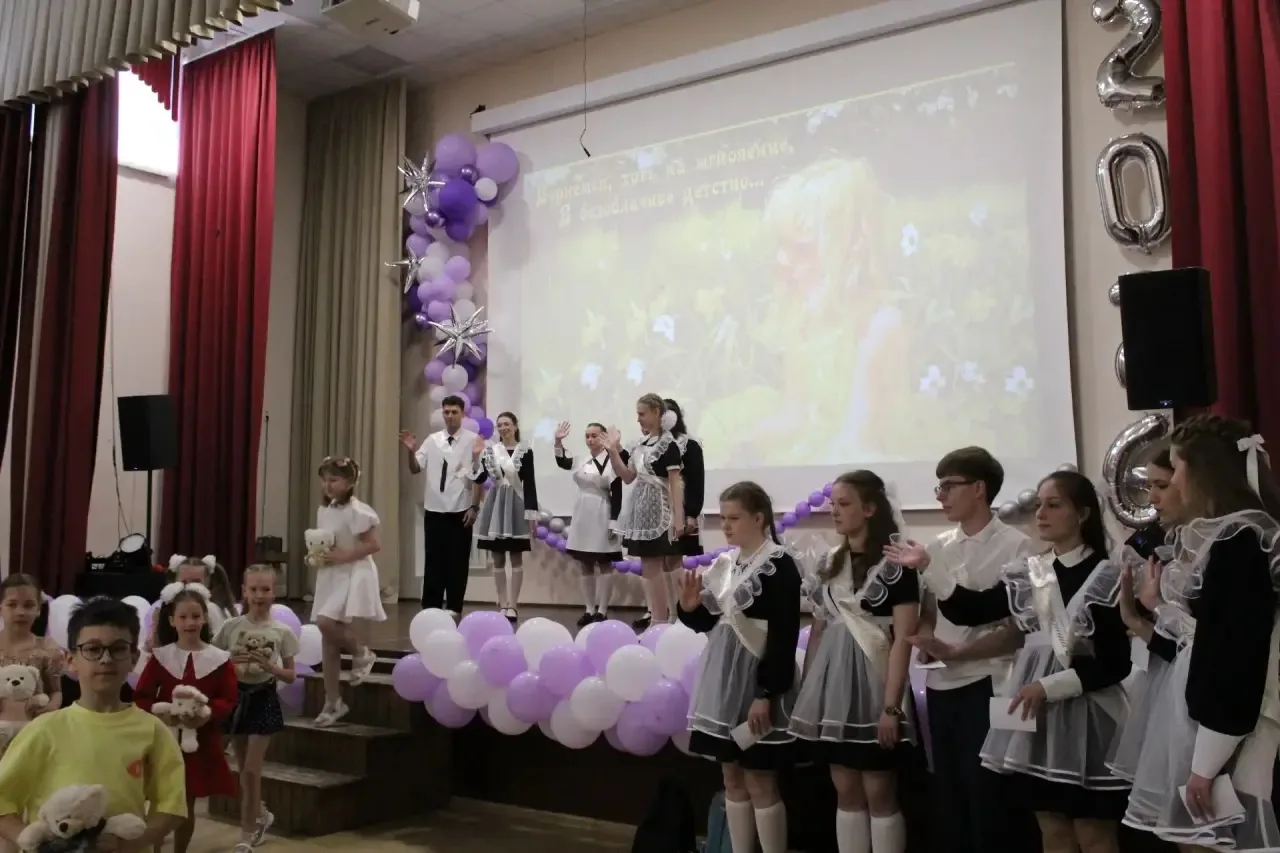 🔔Последний звонок  👩‍🎓🧑‍🎓Сегодня в школах Кольчугинского округа прозвучал Последний звонок. В этом г