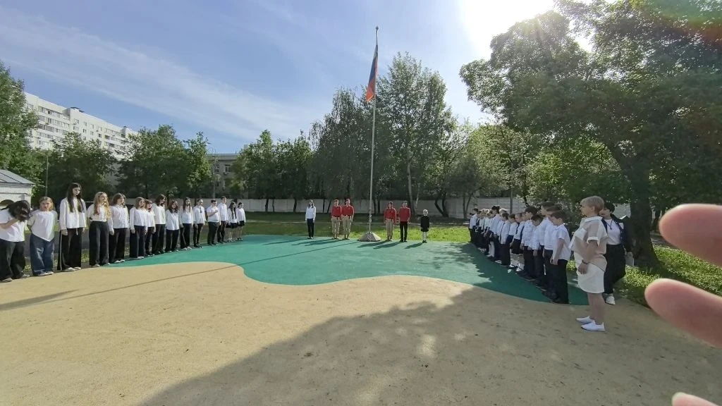 На торжественной линейке, посвящённой началу новой учебной недели присутствовали:  ✅  Корпус Ховрино