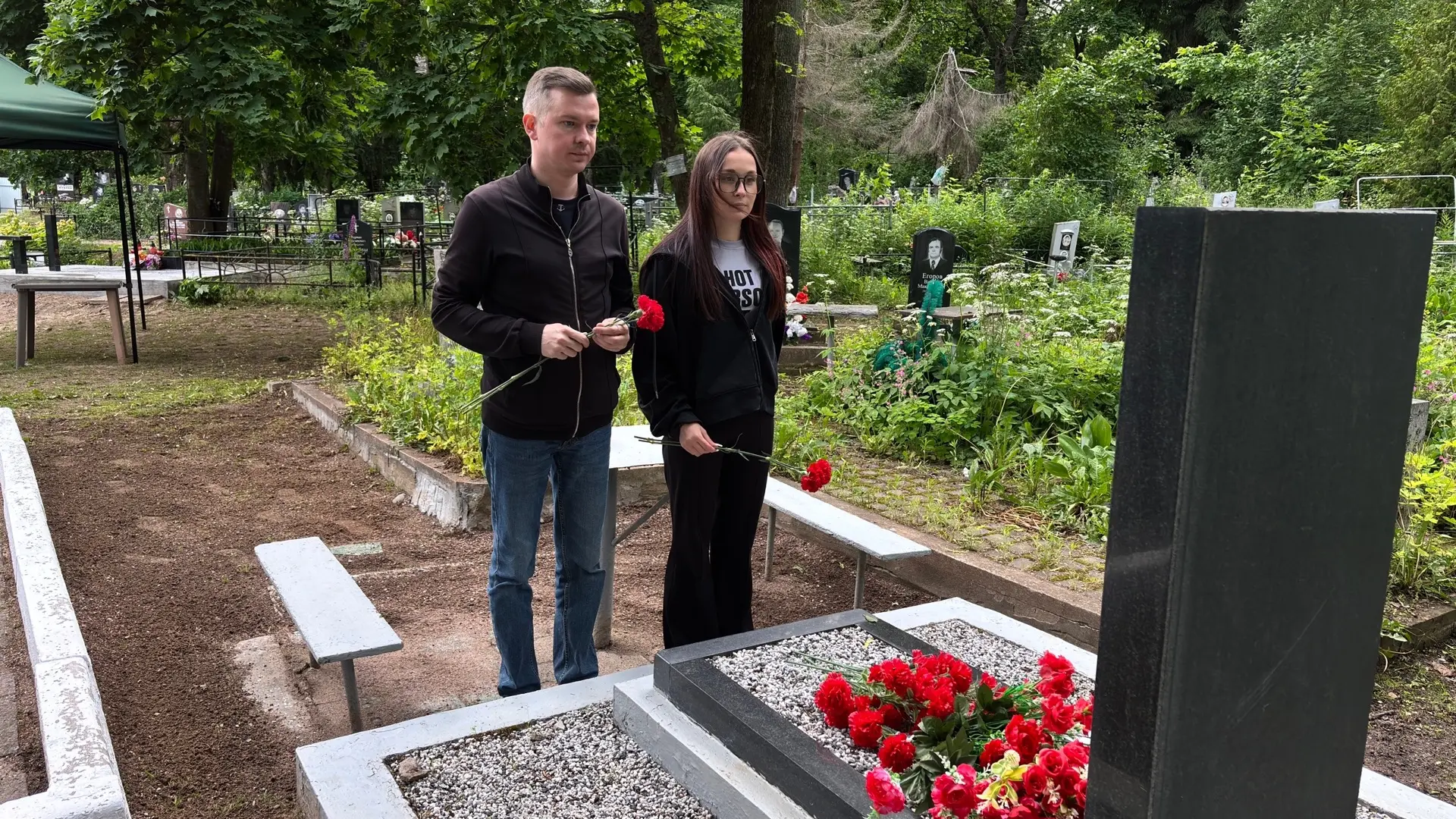🟡 «ПАМЯТЬ»: ПМК «Ровесник» присоединился к добровольческой акции по благоустройству памятных мест к