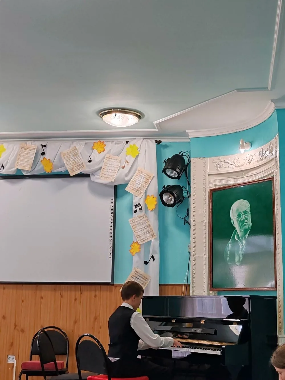 В Международный день музыки в Фатежскую детскую школу искусств приехали студенты и преп...