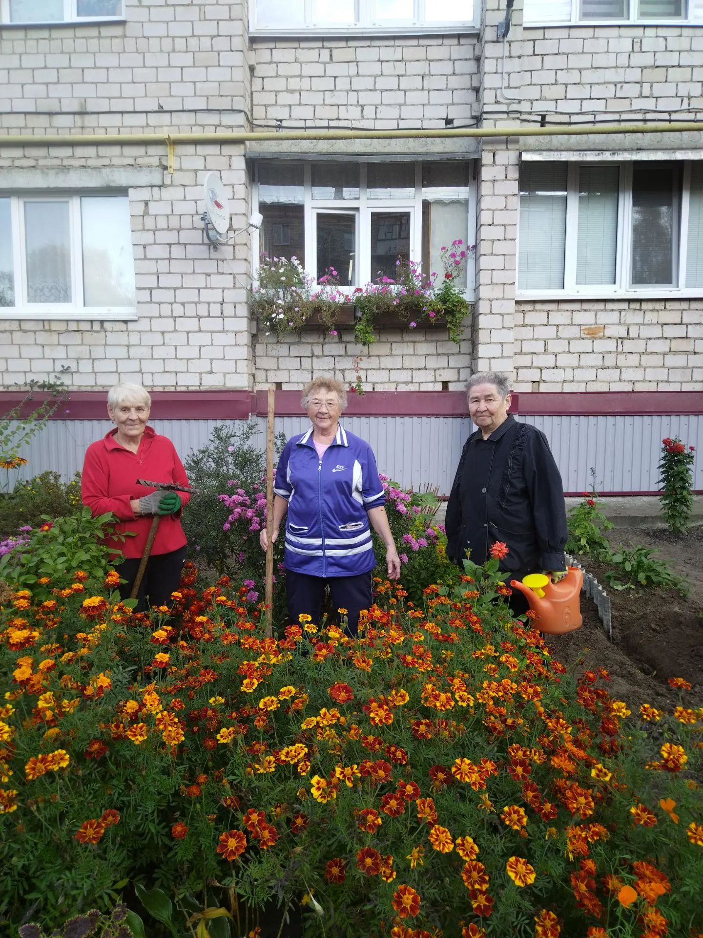 🏭В Стеклозаводском микрорайоне красота начинается с заботы жителей: в доме № 30 по ули...