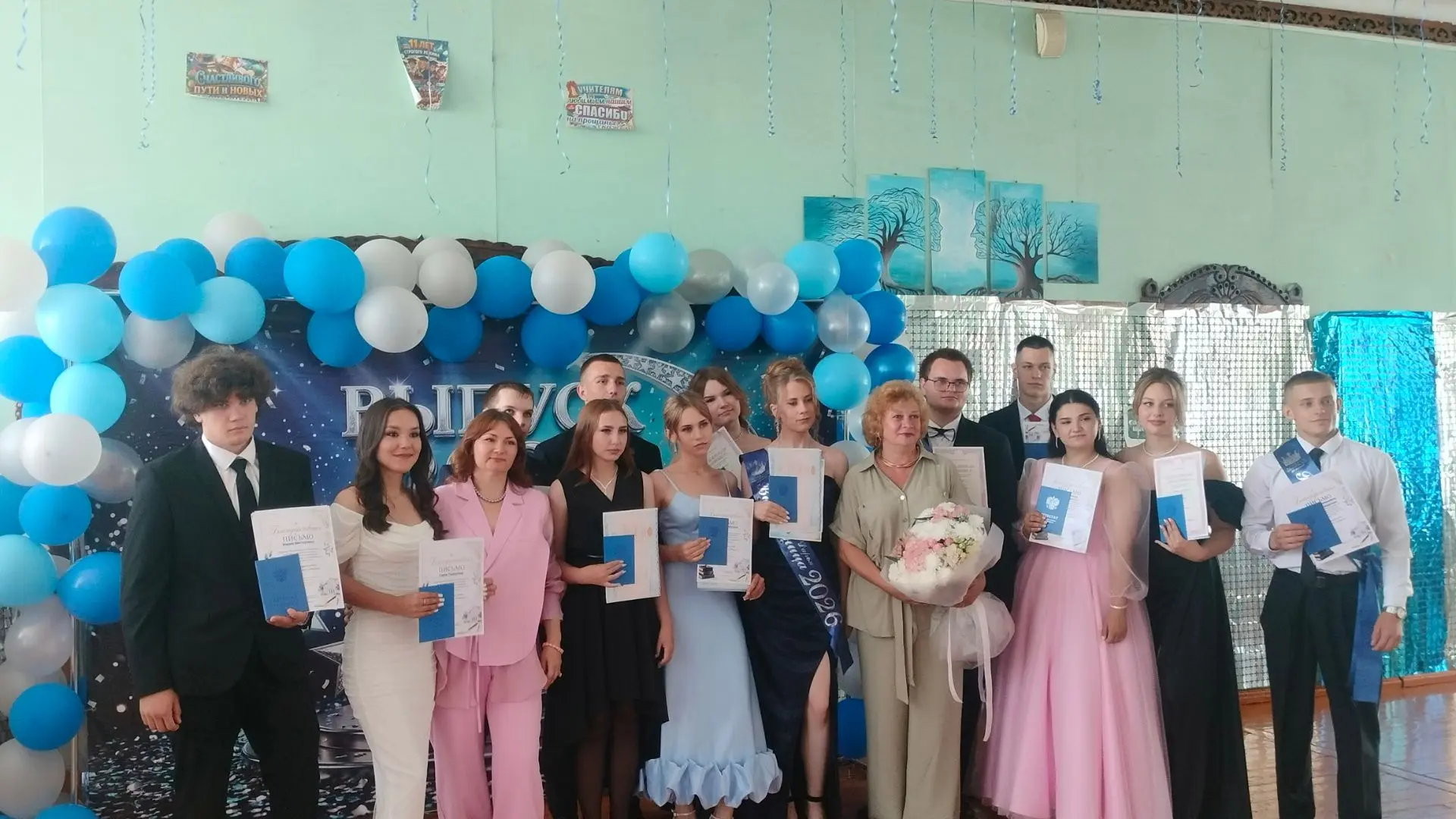 🔔🔔🔔 В добрый путь, выпускники! В школе прошел праздничный вечер в честь 11-классников

⚡26 июня в