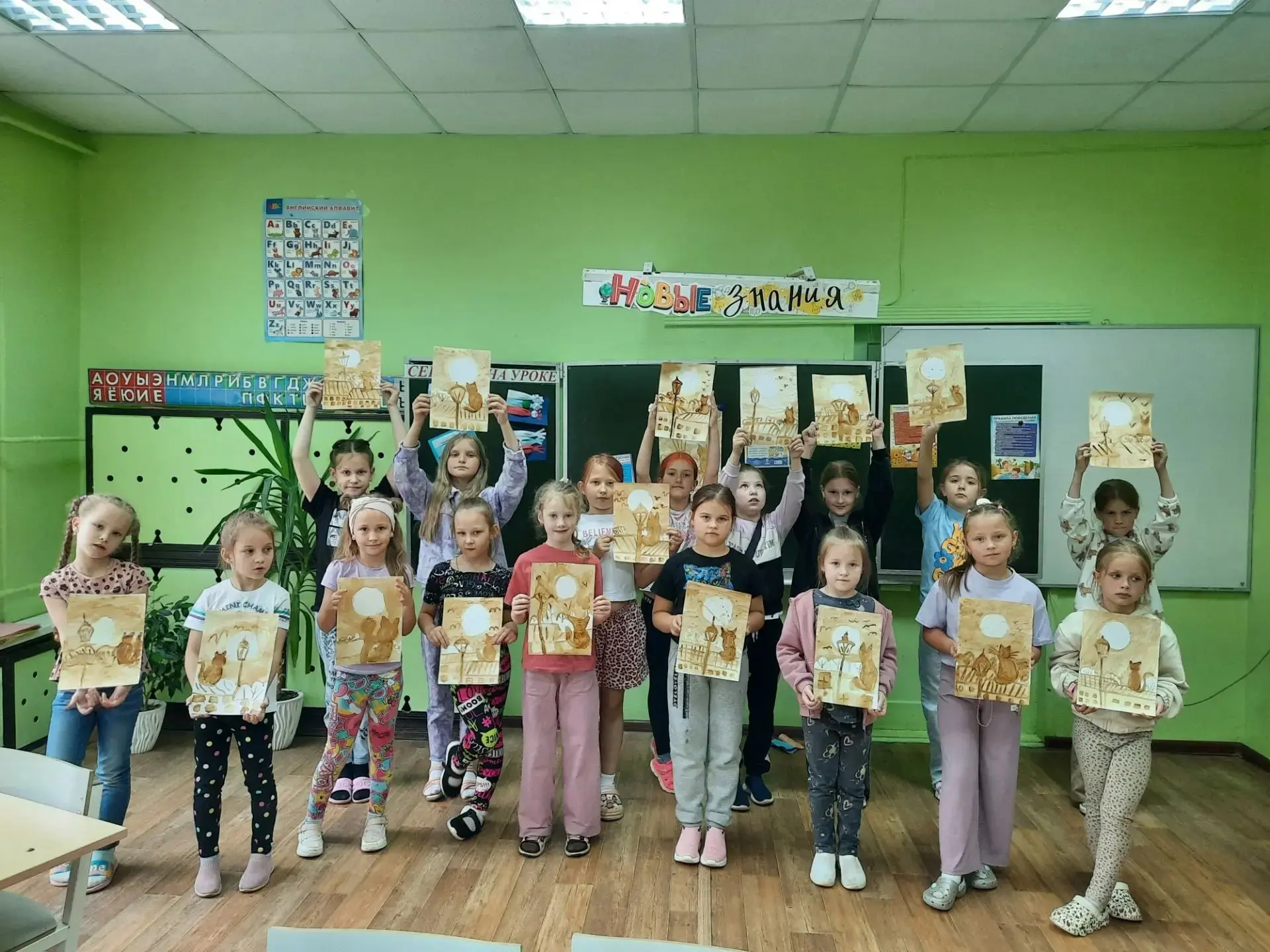 *РАБОЧИЕ БУДНИ*

Преподаватель художественного отделения  Муратова Анна Владимировна разнообразила 
