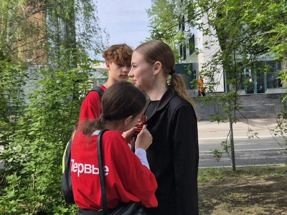 🌟 Память в наших сердцах!  Сегодня активисты нашей школы и «Движения Первых» вместе со старшим вожат