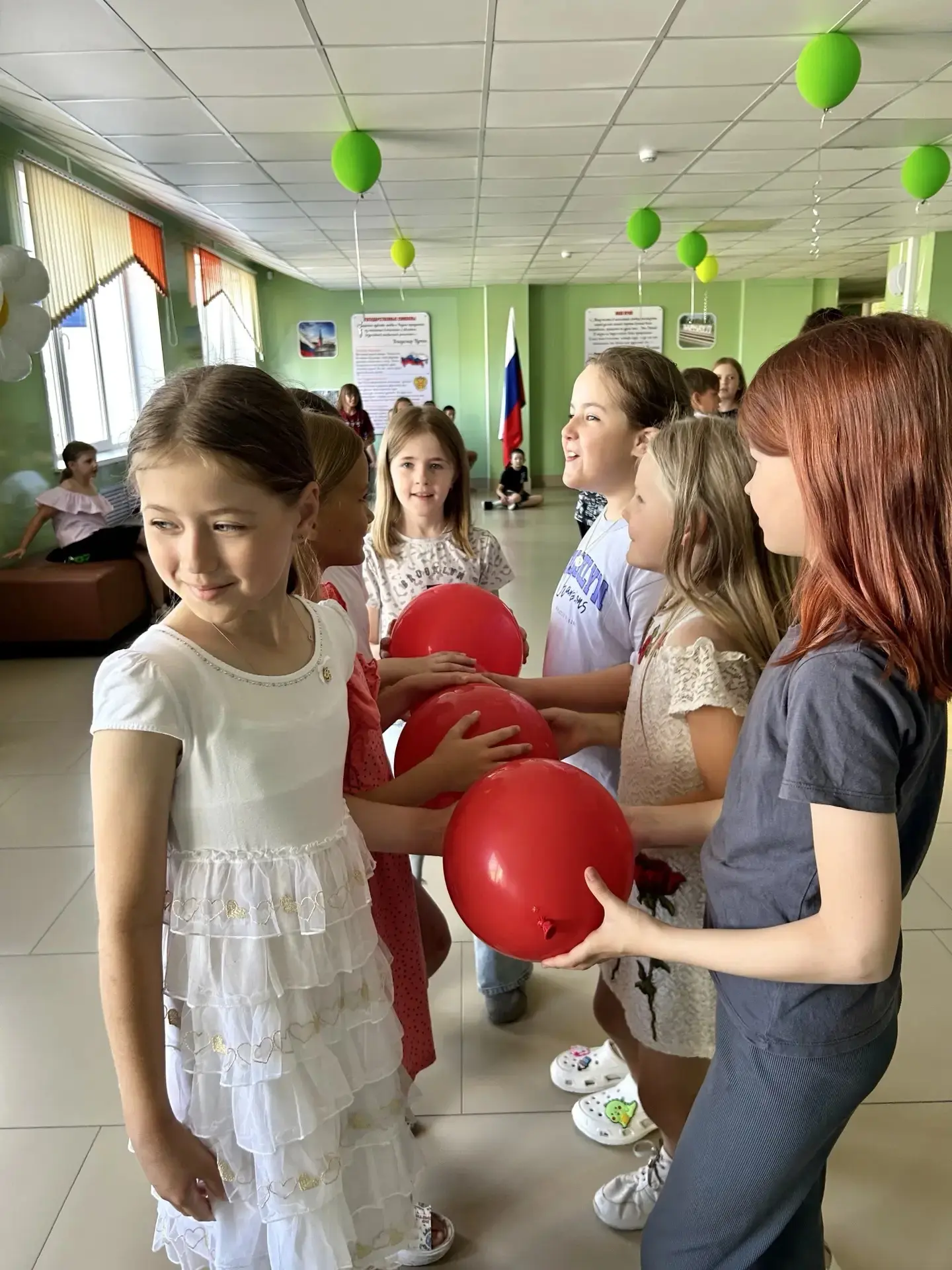 Финальный аккорд лета: как прошла наша последняя дискотека в пришкольном лагере

Вот уже позади  сме