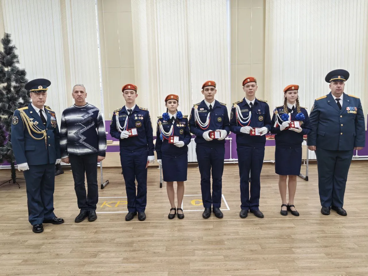 Торжественный развод кадетской пожарно-спасательной роты МЧС ✨  📆 Сегодня в актовом зале нашей школы