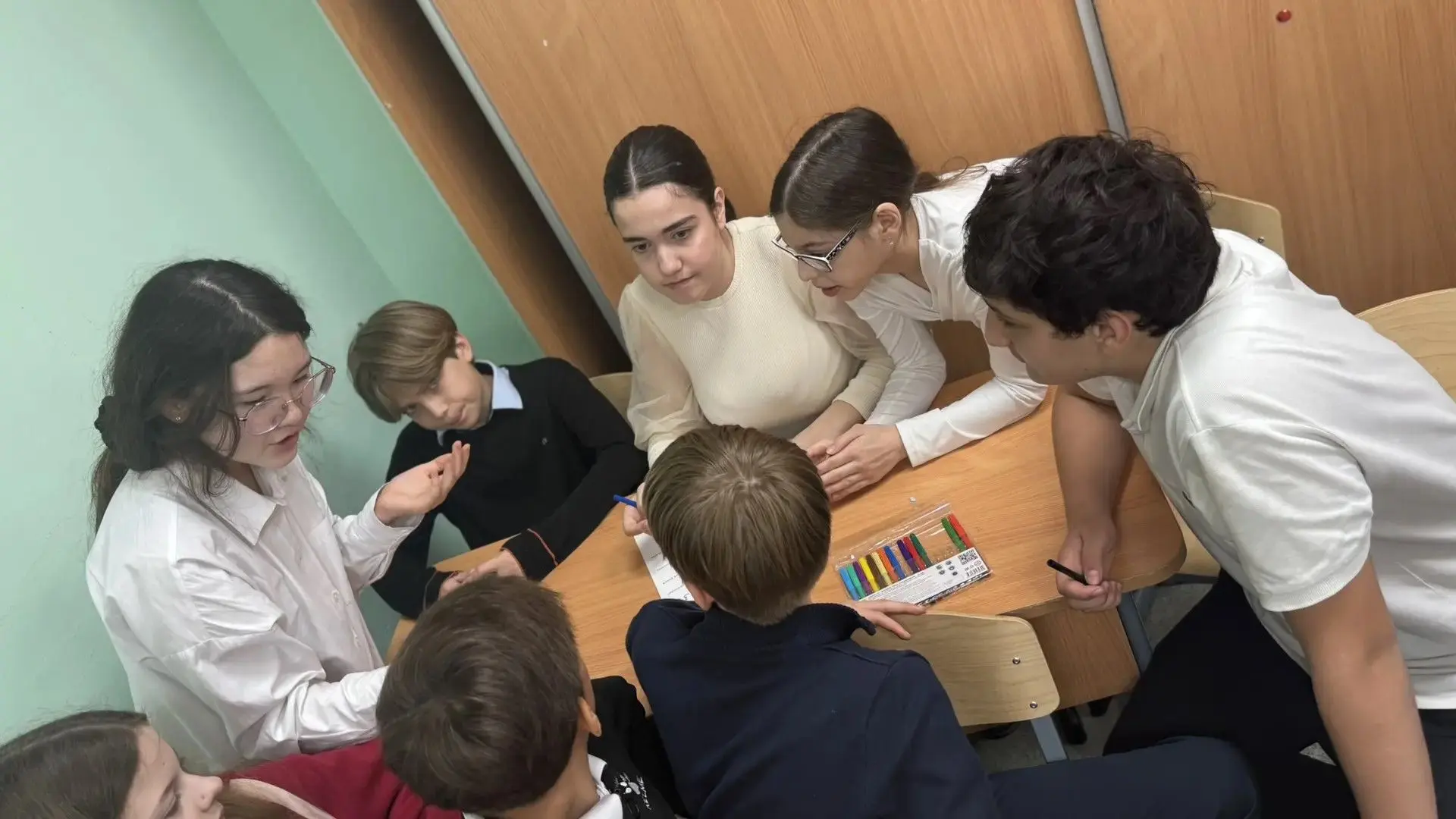 Неделя психологии продолжается: прокачиваем коммуникативные навыки с 6Е классом!  Сегодняшний день в