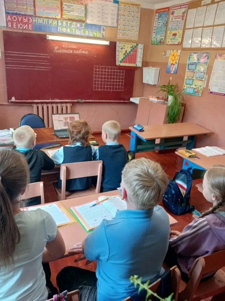25 мая состоялась профилактическая беседа с обучающимися 1 и 4 классов на тему: "Курить – здоровью в