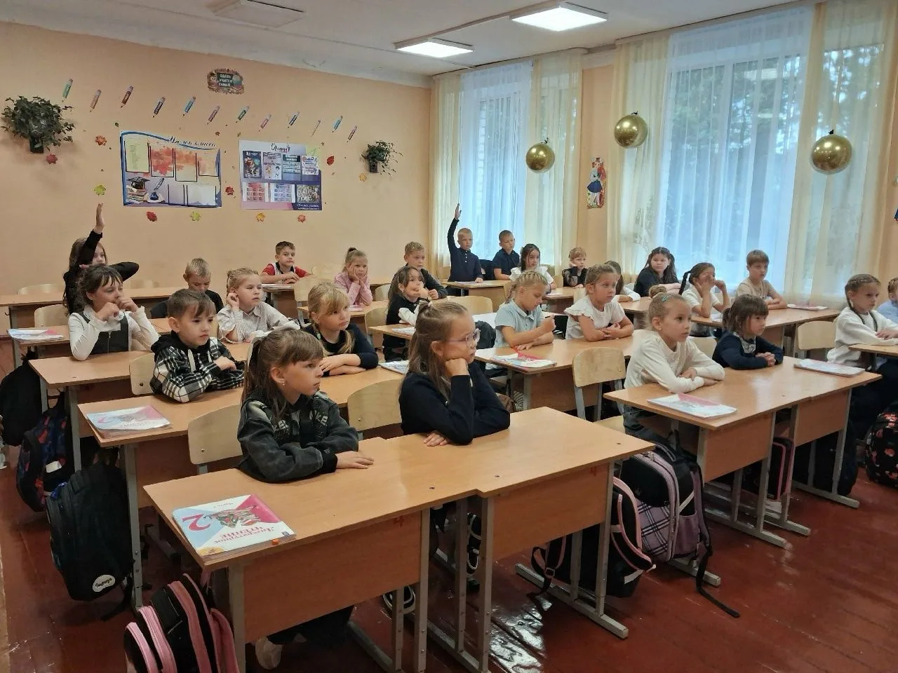 Наша школа тесно сотрудничает с ПСЧ - 27. Сегодня на урок во 2Б класс приходила Амосено...
