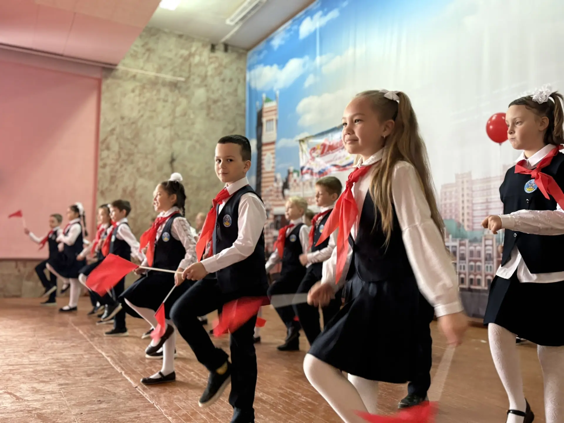В нашем лицее состоялось по‑настоящему тёплое и яркое событие — конкурс творческих номеров для перво